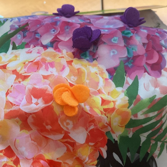 Embroidered Garden Flag Enjoy The Little Things - Picture 3 of 3